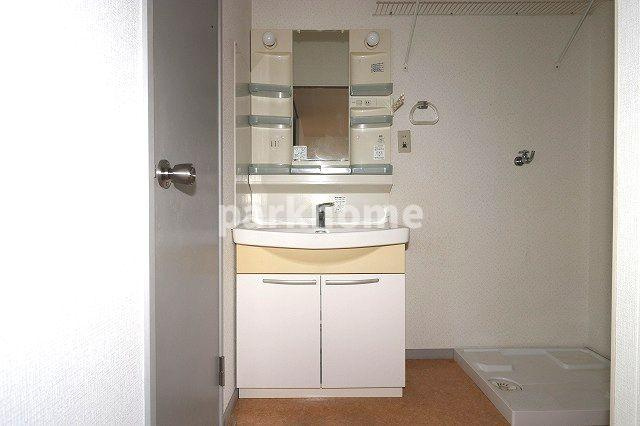 サンビレッジ一ツ橋 B棟の独立洗面台|独立洗面台、朝の身支度には欠かせません