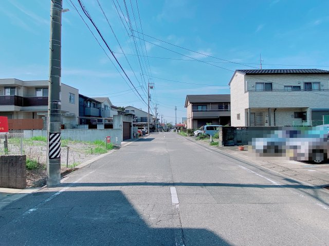半田市北二ツ坂町3丁目の前面道路含む現地写真