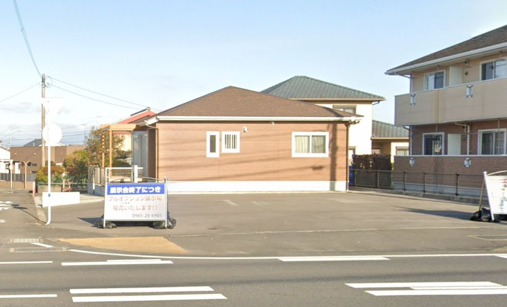 都城市下川東２丁目の中古一戸建の駐車場