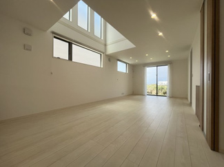 【玄関】 | 読谷村渡慶次2期（全3棟） | 1号棟　玄関収納付き♪