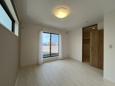 【洋室】 | 読谷村渡慶次2期（全3棟）1・3号棟 | 1号棟　洋室7.5帖＋大容量WIC付き♪