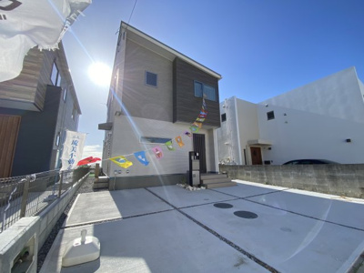 【外観】 | 読谷村渡慶次2期（全3棟）1・3号棟 | 1号棟　並列駐車3台可♪