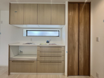 【キッチン】 | 読谷村渡慶次2期（全3棟）1・3号棟 | 1号棟　カップボード＆パントリー付き♪