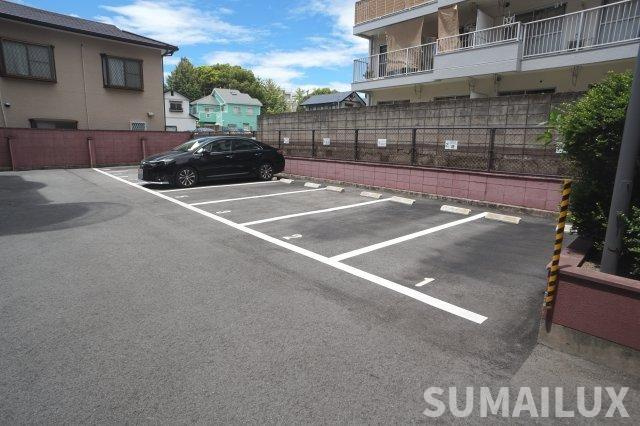 ライオンズマンション新大江第２の駐車場