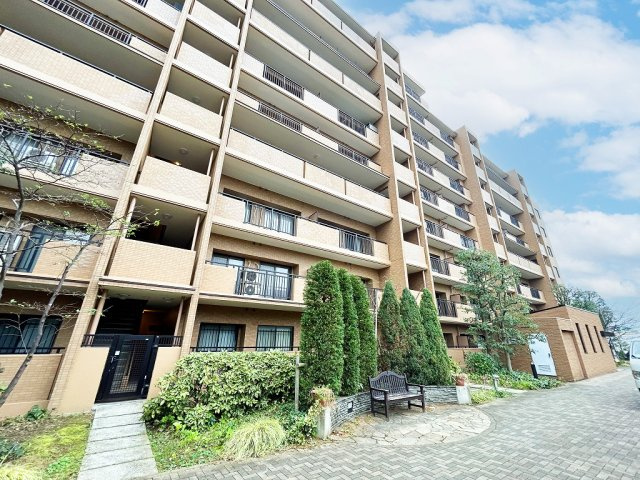 ブルーライン「センター南」港北ニュータウンイオ1番館の画像