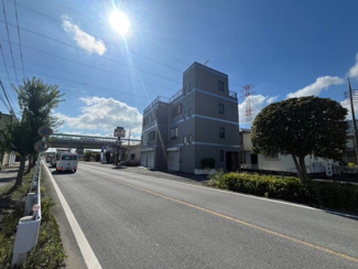 【前面道路含む現地写真】 | 比企郡川島町上伊草　二世帯住宅　西武新宿線『本川越駅』バス21分　【伊草小学区】