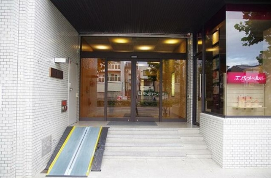 下京区大坂町　事務所のエントランス