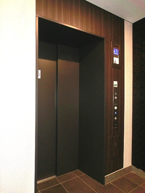 ParkAxis浅草・蔵前のエントランス|キーがないと作動しないモニター付セキュリティエレベーターです
