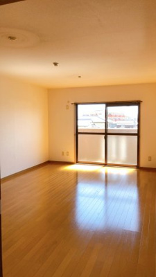 【居間・リビング】 | ラフィーネTAMAIⅡ | ゆったり過ごせる居間です