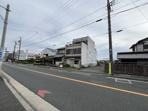 売中古戸建　湖西市新居町新居の前面道路含む現地写真|大きい通りに面しております。