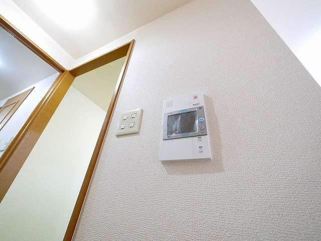 ローレルスクエア登美ヶ丘第1期1番館のセキュリティ|モニター付きインターホンです