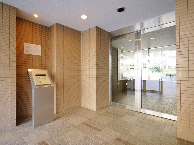 ローレルスクエア登美ヶ丘第1期1番館のエントランス|エントランスです