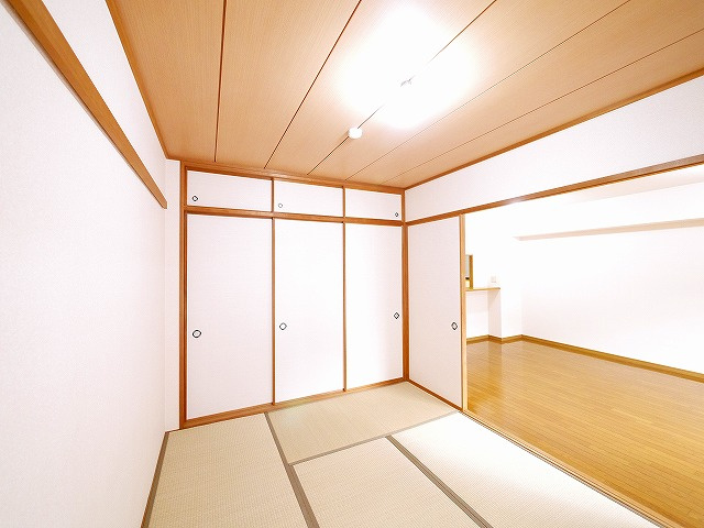 ローレルスクエア登美ヶ丘第1期1番館の和室|趣のある和室です