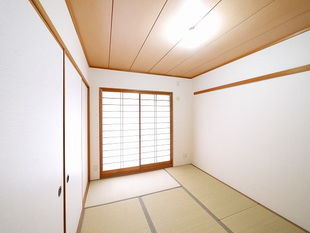 ローレルスクエア登美ヶ丘第1期1番館の和室|日本らしい落ち着いた雰囲気の和室です