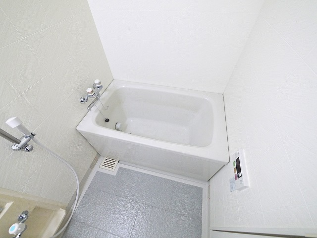 ローレルスクエア登美ヶ丘第1期1番館の浴室|きれいなお風呂です