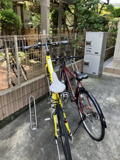 【その他共用部分】 | 駐輪場。各戸2台まで停めていただけます。便利！