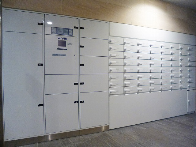 Urbanex秋葉原EASTのロビー|不在時に便利な宅配ＢＯＸです
