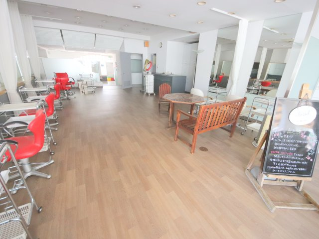 サンアイビルテナントの洋室