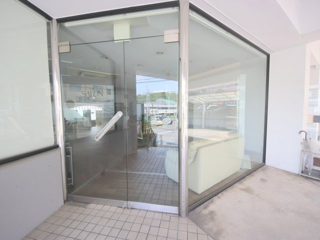 サンアイビルテナントのエントランス