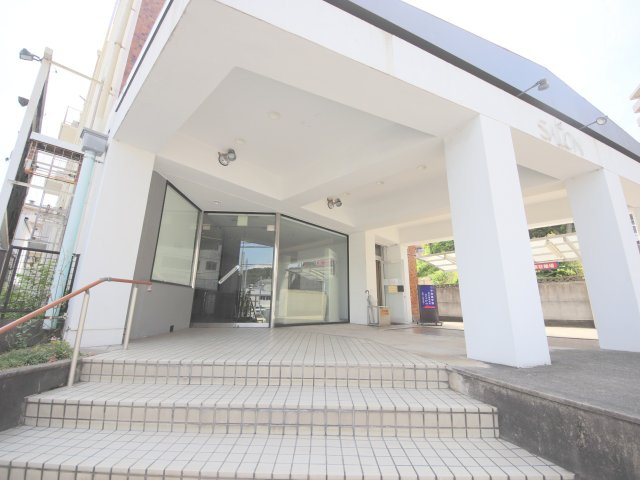 サンアイビルテナントのエントランス