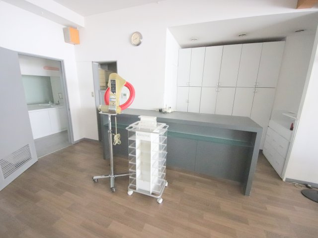 サンアイビルテナントの居間・リビング