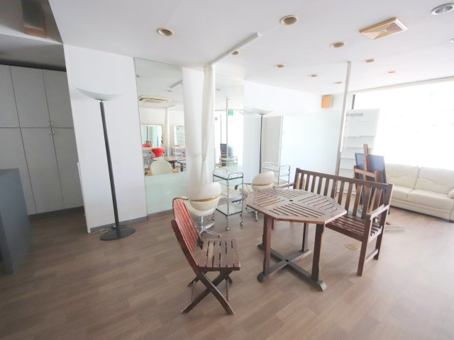 サンアイビルテナントの洋室