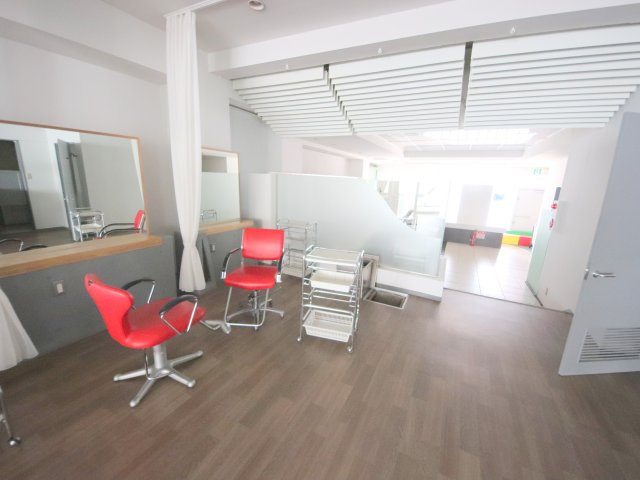 サンアイビルテナントのロビー