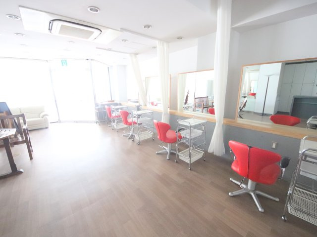 サンアイビルテナントのロビー