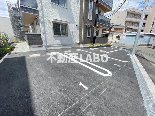 クリスタルハイツあびこ αの駐車場