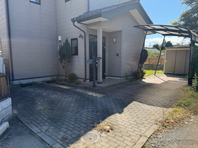 【駐車場】 | 佐久市跡部中古住宅 | L字型に２台駐車可