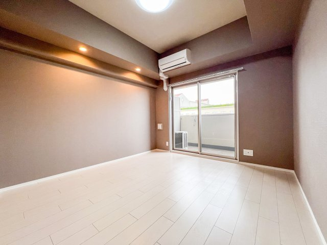 ウエンズ勝山の洋室