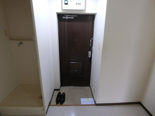 プレイン第二マンションの玄関