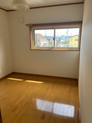 【洋室】 | 第三佐々勝住宅 | コンパクトで使いやすい洋室です
