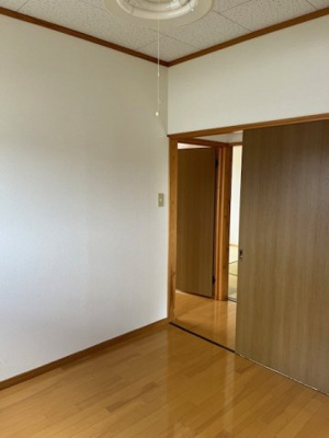 【洋室】 | 第三佐々勝住宅 | コンパクトで使いやすい洋室です