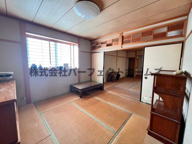 東香里園町戸建　賃貸の居間・リビング|使いやすいリビングです