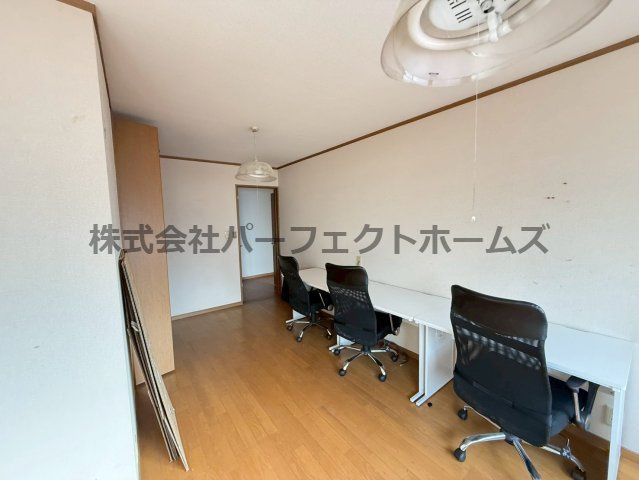 東香里園町戸建　賃貸の内装|明るい室内です