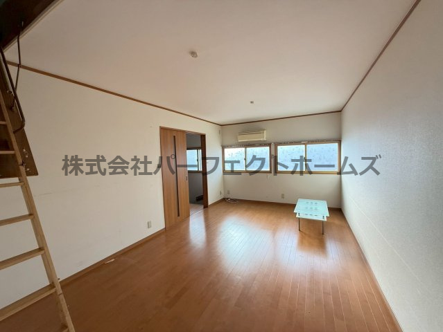 東香里園町戸建　賃貸の居間・リビング|おしゃれな居間です