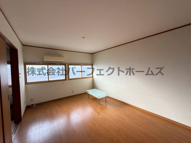 東香里園町戸建　賃貸の居間・リビング|おしゃれな居間です