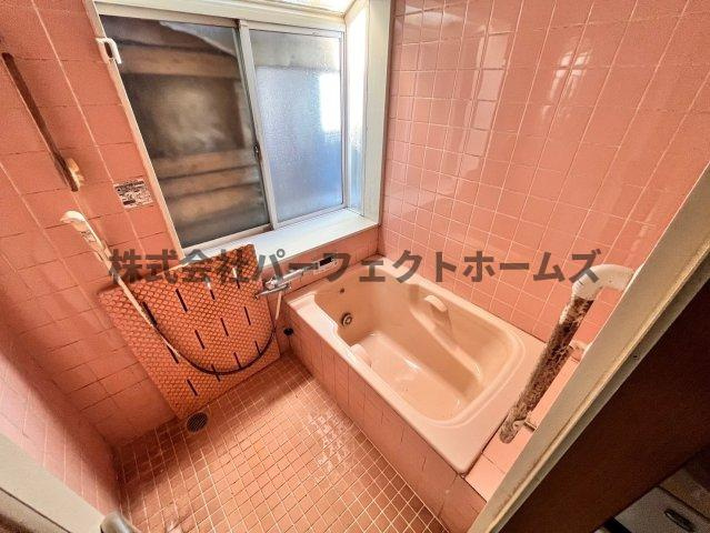 東香里園町戸建　賃貸の浴室|落ち着いた空間のお風呂です