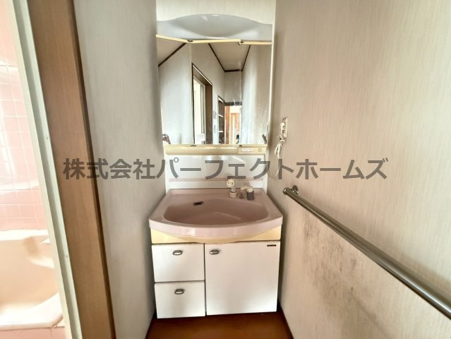 東香里園町戸建　賃貸の独立洗面台|朝の身支度には欠かせない独立洗面化粧台
