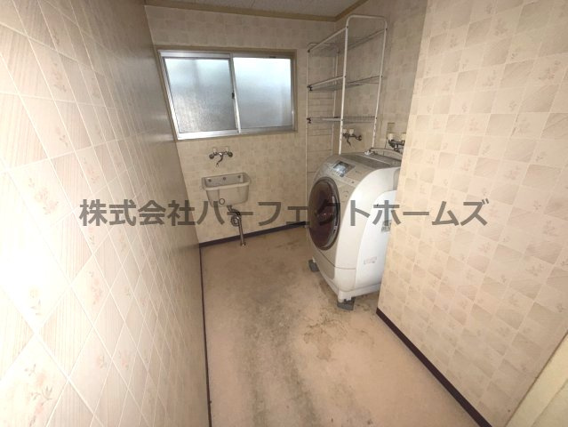 東香里園町戸建　賃貸の洗面所|忙しい朝には欠かせない洗面所です