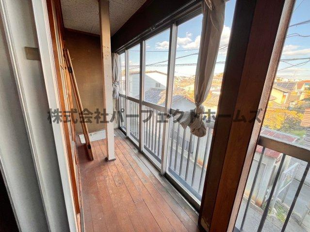 東香里園町戸建　賃貸のバルコニー|広々としたバルコニーです