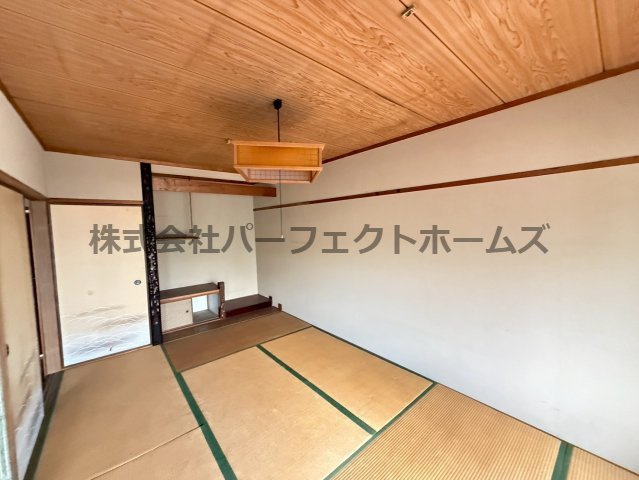 東香里園町戸建　賃貸の居間・リビング|ゆったりとした居間です