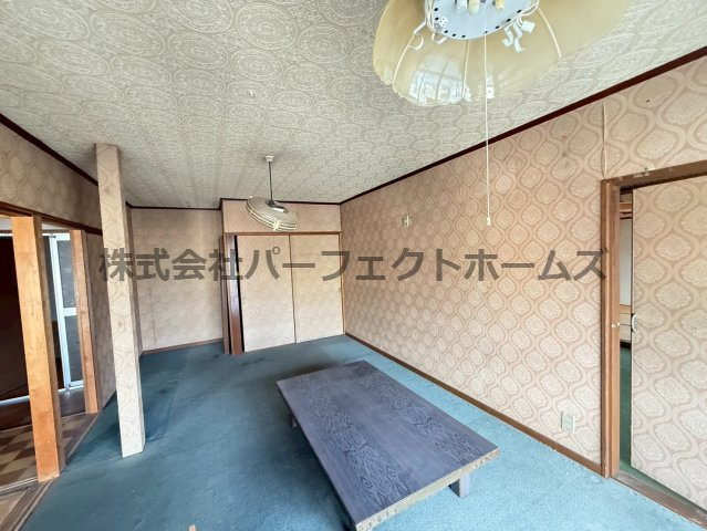 東香里園町戸建　賃貸の居間・リビング|使いやすいリビングです