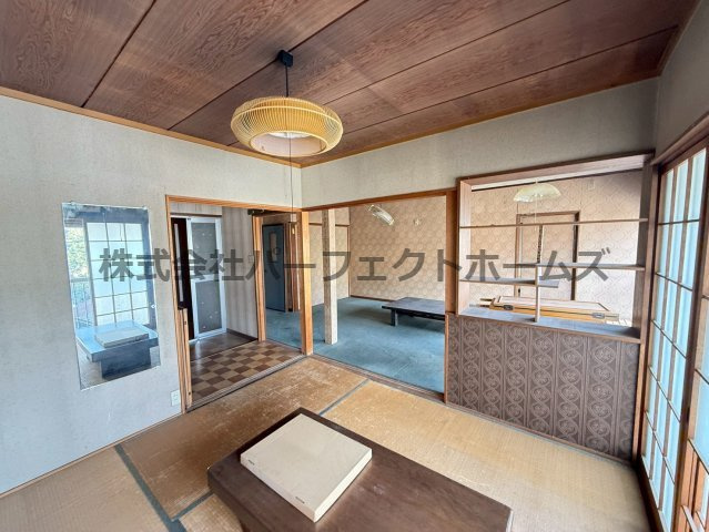 東香里園町戸建　賃貸の居間・リビング|ゆったり過ごせるリビングです