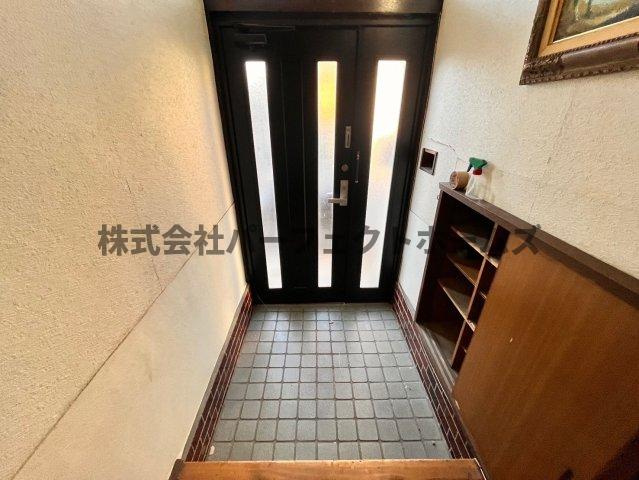東香里園町戸建　賃貸の玄関|ゆったりとした玄関です