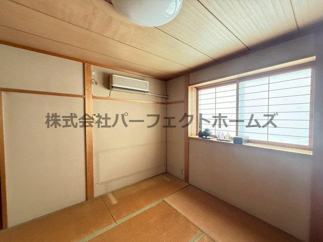 東香里園町戸建　賃貸の和室|明るい和室です
