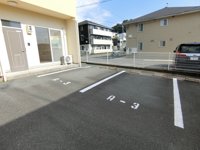 グリーンテラスの駐車場|駐車場は並列２台停められるため、停めやすい＾＾