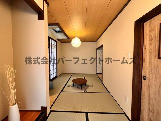 招提南町3丁目戸建　賃貸の内装|明るい色調の室内です