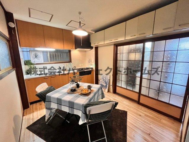 招提南町3丁目戸建　賃貸の居間・リビング|こちらのリビングで趣味の時間をお楽しみください